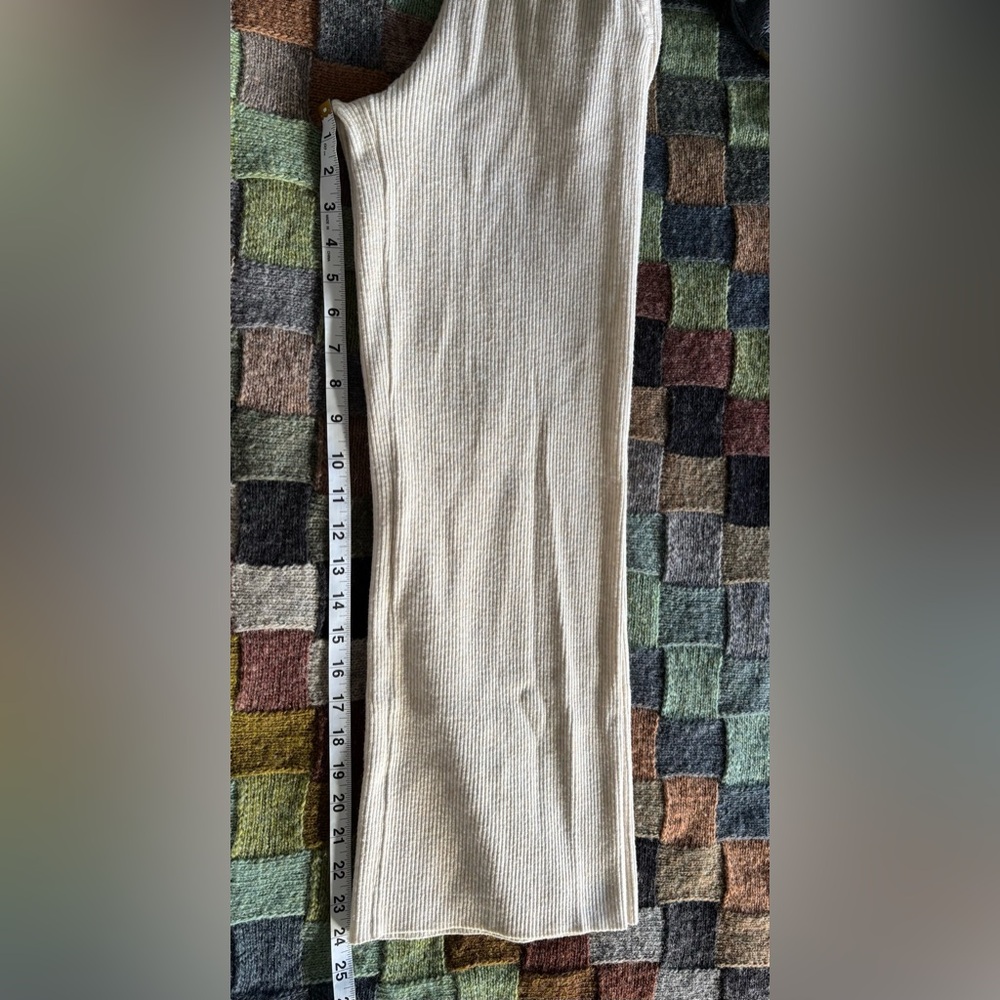 TWO Uniqlo WASHABLE KNIT RIBBED PANTS in Cream and Light Sage - Picture 12 of 13